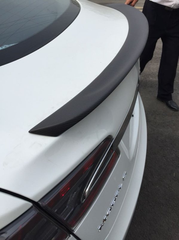画像1: /テスラ　モデルＳ用マットカーボントランクスポイラー/タイプ２/本物カーボン/人気商品/最安値挑戦 (1)