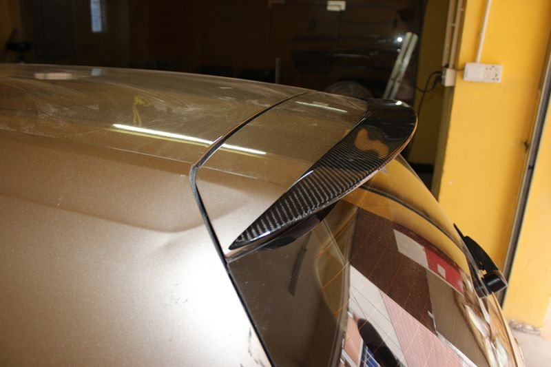 画像1: ◆ワーゲン/VW ゴルフ７用 OSIタイプカーボンルーフスポイラー/粘着タイプ/リアスポイラー/リアウイング/ルーフウイング/GOLF/ (1)