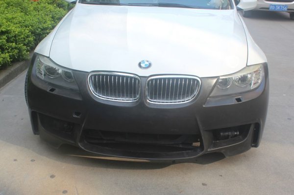 画像8: 人気◆BMW 2005-08年 E90前期セダン用 1Mルックフロントバンパーセット/エアロパーツ/318/320/323/325/328/330/ (8)