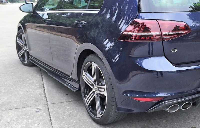 画像1: ◆VW フォルクスワーゲン MK7 ゴルフ7R/R-line用カーボンサイドスカートセット,サイドステップ/サイドシルセット/人気商品/クロスカーボン (1)