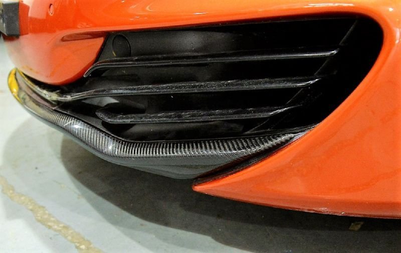 画像1: ◆マクラーレンMP4-12C用純正仕様本物カーボンフロントリップスポイラー/バンパーリップ/アンダーリップ/純正交換式カスタマイズ/綾織/人気商品 (1)