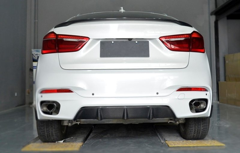 画像1: /BMW 2014-現行F16 X6 Mスポーツ用パフォーマンスタイプリアカーボンディフューザー/カーボンディフェーザー/リアウイング/Mテクニック/人気 (1)