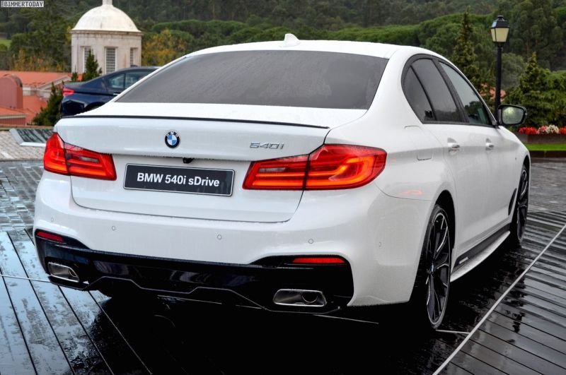 画像1: ◆BMW G30 5シリーズセダン　ラクジュアリーモデル用Mパフォーマンスタイプカーボンディフューザー/カーボンディフェーザー/アンダーリップ/ (1)