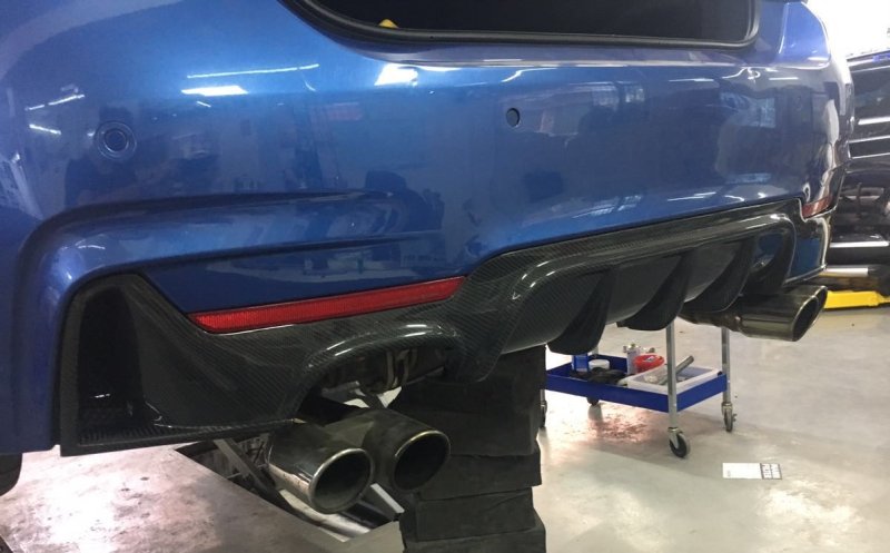 画像1: ◆BMW F32/F33 4シリーズ用 Mパフォーマンスタイプ 左二本出しカーボンディフェーザー/デフューザー/ディフェーザー/クロスカーボン420/428 (1)