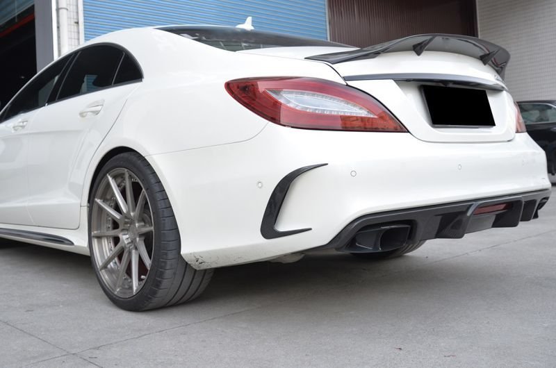画像1: ◆メルセデス・ベンツW218/X218 CLS/CLS63AMG用リアバンパーカーボンスプリッターセット/カーボンカナード/カーボンウイング/CLS400/CLS200/CLS550/CLS500 (1)