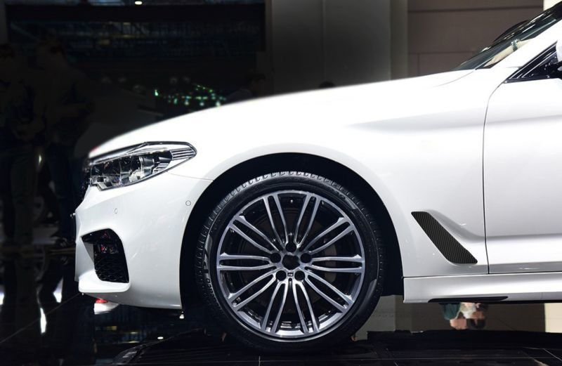 画像1: ◆BMW G30/G31 5シリーズセダン/ツーリング用 カーボンフェンダーヴェントセット/ダクトガーニッシュ/フェンダーカバー/520/523/530/540/M550 (1)