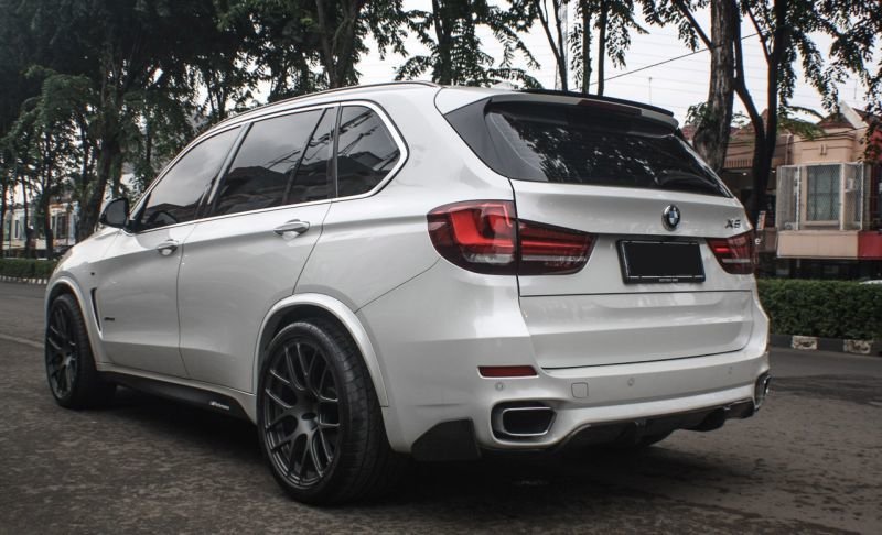 画像1: ◆BMW F15 X5 Mスポーツ/X5M用PERパフォーマンスタイプカーボンファイバーサイドスカートセット/サイドステップ/ガーニッシュ (1)