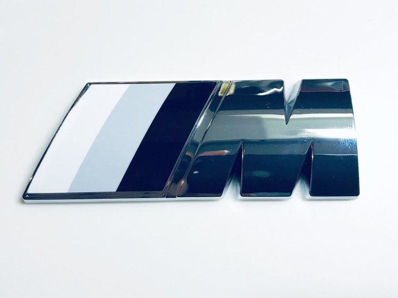 画像10: ◆BMW グリル用カラーMクロームエンブレム/4色選択可能/E36/E39/E46/E53/E60/E61/E63/E64/E65/E66/E70/E71/E81/E82/E83/E84/E85/E86/E89/E90/F01/F04/F06/F07/F10/F11/F12/F15/F20/F22/F25/F26/F30/F31/F32/F82/F87/G30/G31/M4 (10)