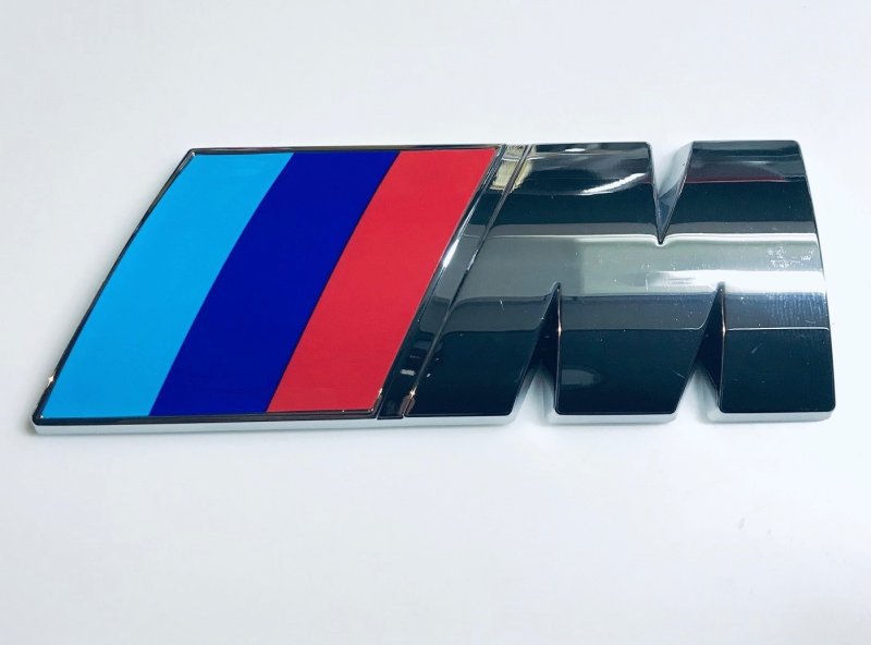 画像4: ◆BMW グリル用カラーMクロームエンブレム/4色選択可能/E36/E39/E46/E53/E60/E61/E63/E64/E65/E66/E70/E71/E81/E82/E83/E84/E85/E86/E89/E90/F01/F04/F06/F07/F10/F11/F12/F15/F20/F22/F25/F26/F30/F31/F32/F82/F87/G30/G31/M4 (4)
