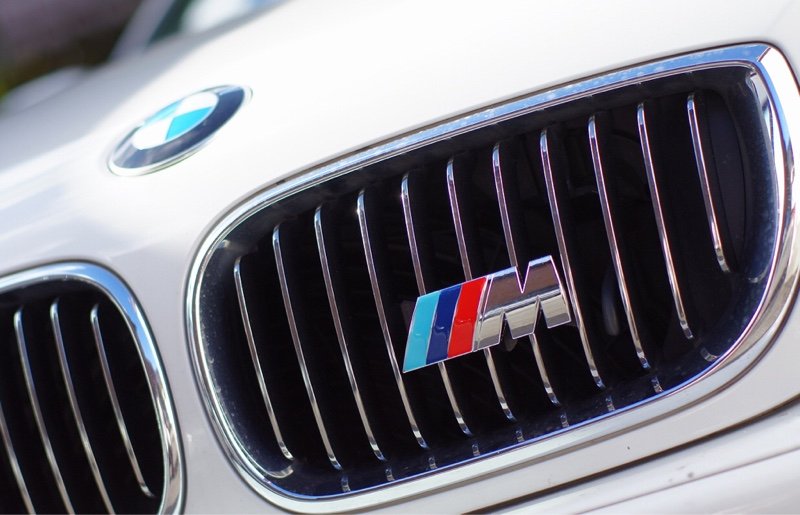 画像2: ◆BMW グリル用カラーMクロームエンブレム/4色選択可能/E36/E39/E46/E53/E60/E61/E63/E64/E65/E66/E70/E71/E81/E82/E83/E84/E85/E86/E89/E90/F01/F04/F06/F07/F10/F11/F12/F15/F20/F22/F25/F26/F30/F31/F32/F82/F87/G30/G31/M4 (2)