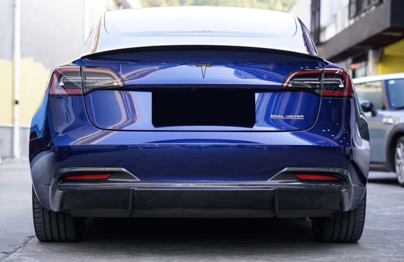 画像1: ◆テスラ モデル3用エアロ リアカーボンディフューザー/ディフェーザー/カーボンスカート/ガーニッシュ/TESLA/MODEL3/パフォーマンス/スプリッター/カナード/最新商品 (1)