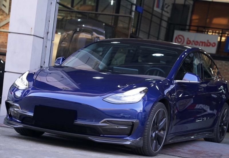 画像1: ◆テスラ モデル3用エアロ カーボンバンパースポイラー/カーボンリップ/ガーニッシュ/TESLA/MODEL3/パフォーマンス/スプリッター/カナード/最新商品 (1)