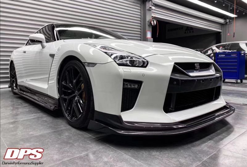 画像1: ◆ニッサン07〜20y R35GT-R用 TSタイプ デイライト付 ハーフカーボンバンパー+フロントリップセット/カーボンリップ/カーボンスポイラー/綾織/カーボナード/人気商品/MY17/MY20/MY12/MY15/MY09/MY08/NISSAN/日産 (1)