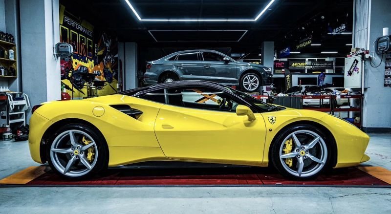 画像1: ◆フェラーリF488GTB用純正仕様ドライカーボンサイドステップセット/サイドステップ/サイドシル/サイドスポイラー事故修理にも (1)