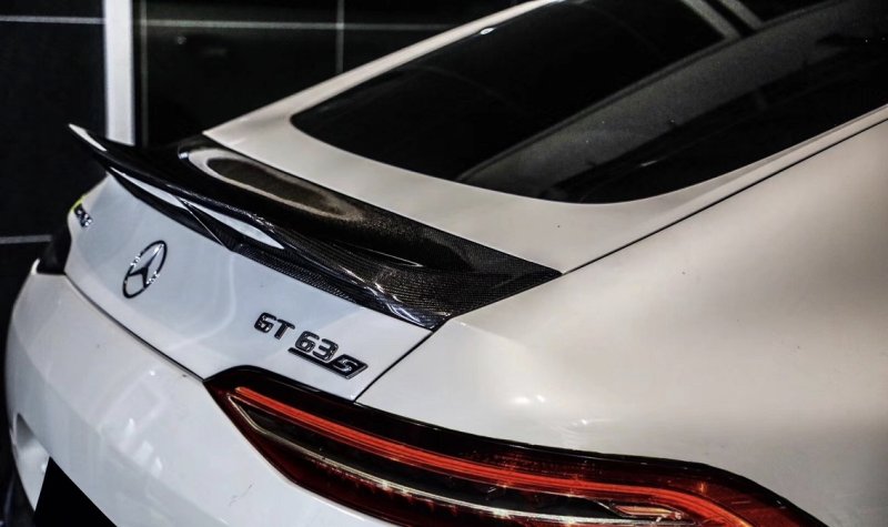 画像1: ◆ベンツ X290 AMG GT 4ドアクーペ用 跳ね上げカーボンリアウイング/ダックテール/ジェントル仕様/本物カーボン/AMG/63S/50/53/43/リアスポイラー/トランクスポイラー (1)