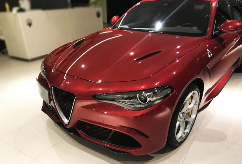 画像1: ◆アルファロメオ ジュリア クアドリフォリオタイプ ダクト付 カーボンボンネット エンジンフード ALFA GTA 本物カーボン 人気商品 GUILIA 車検用 修理用 保険用 (1)