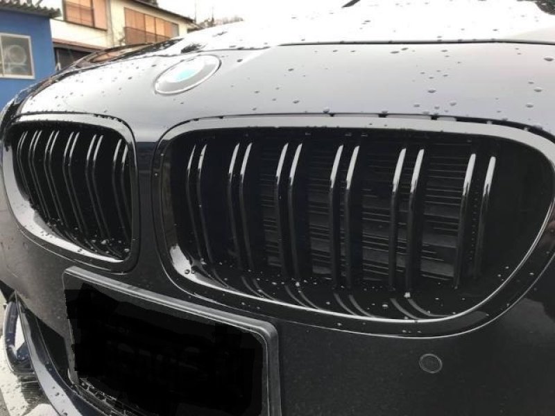 画像1: 人気F10M5タイプ◆BMW F10 F11用 艶黒Mパフォーマンスタイプキドニーグリル/ラジエターグリル/センターグリル/523/530/540/550/クロスカーボン (1)