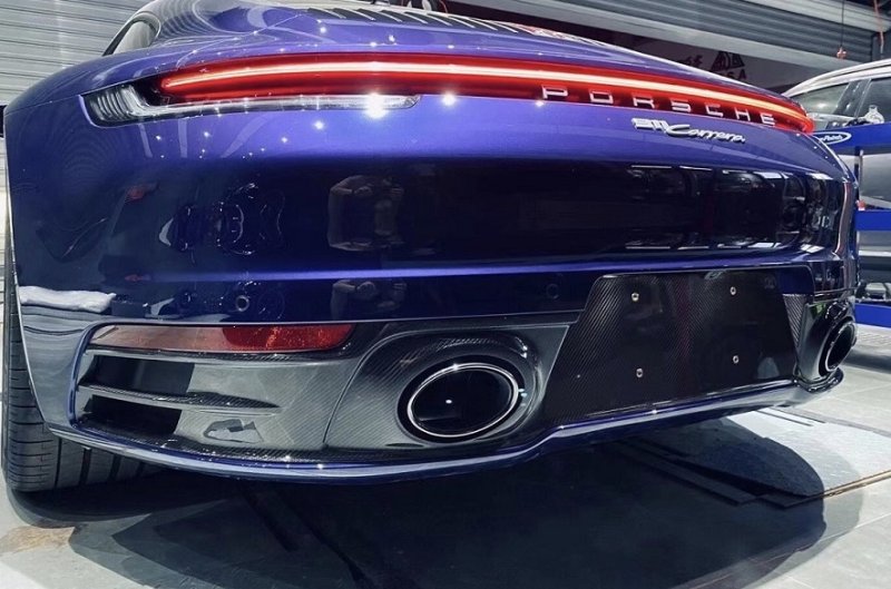 画像1: ◆ポルシェ 911/992 カレラ /S /GTS用 スポーツデザイン リアカーボンディフューザー/リアスポイラー/ディフェーザー/ドライカーボン/TECH ART/PORSCHE/BLACK/SAILS/Drycarbon/オバールテール (1)