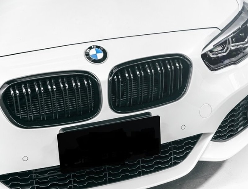 画像1: ◆BMW F20 1シリーズ後期LCI用 Mパフォーマンスタイプ艶黒ブラックキドニーグリルセット/センターグリル/ラジエターグリル/PERFORMANCE/CROSS CARBON/クロスカーボン/Mルック (1)