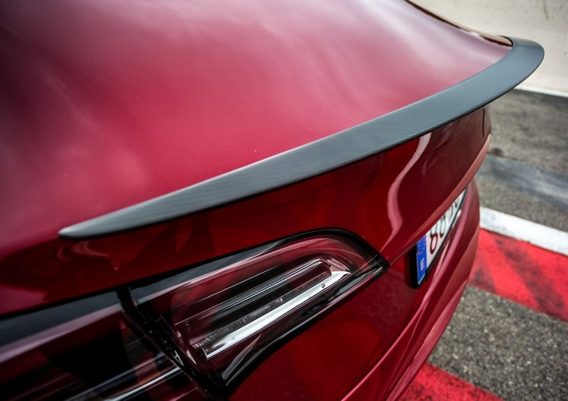 画像1: ◆テスラ モデル3用 OE パフォーマンスタイプ カーボントランクスポイラー/リアウイング/リアスポイラー/TESLA/MODEL3/PERFORMANCE/加圧窯/クロスカーボン/綾織/カーボンエアロ (1)
