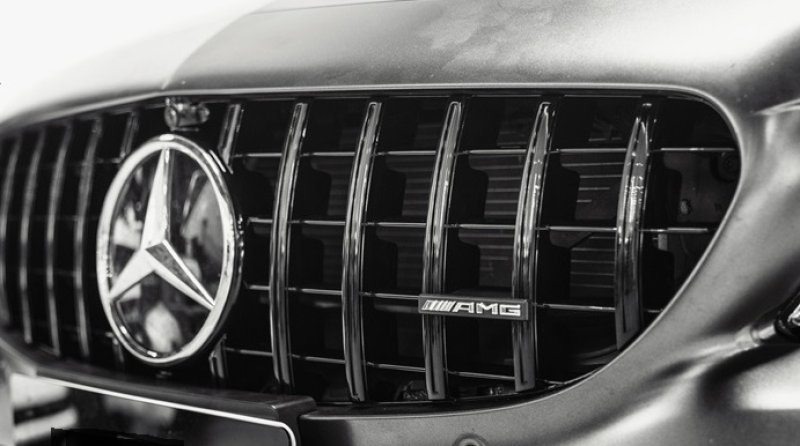 画像1: ◆メルセデス・ベンツ W205/S205/C205 前期Cクラス用 C63AMGタイプ艶黒ラジエターグリル/センターグリル/AMGグリル /C200/C180/C250/C300/C43/C450/パナメリカーナグリル (1)