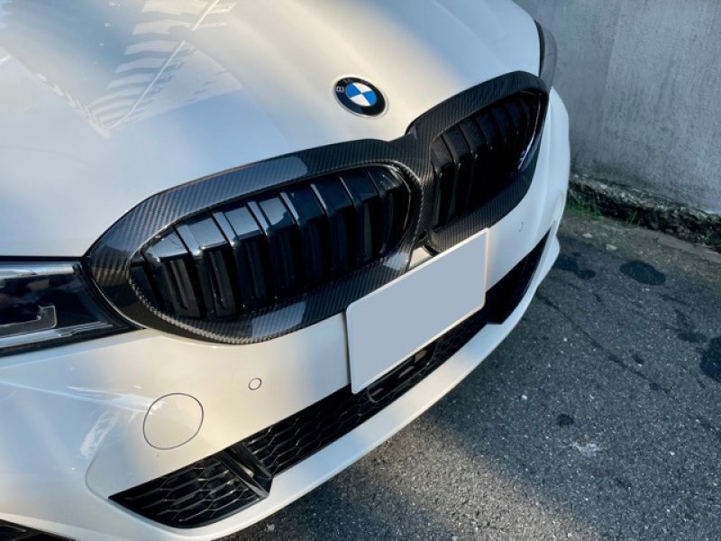 画像1: ◆BMW G20 G21 3シリーズ 2019〜用ドライカーボンキドニーグリルカバー/センターグリル/ラジエターグリル/PERFORMANCE/CROSS CARBON/クロスカーボン/エムルック/M3/M4/M2/M5 (1)