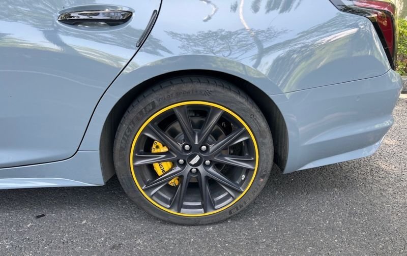 画像5: 高級アルミ◆リム傷もう怖くない 15〜22インチ対応 リムガードW  /ホイールプロテクター/RIM GUARD W/9割以上車種をカバー/BMW/ベンツ/アウディ/ニッサン/トヨタ/フェラーリ/マセラティ/ミニ/ワーゲン/スズキ/三菱/スバル/ホンダ/アルファ/アストン/ランボルギーニ/フィアット (5)