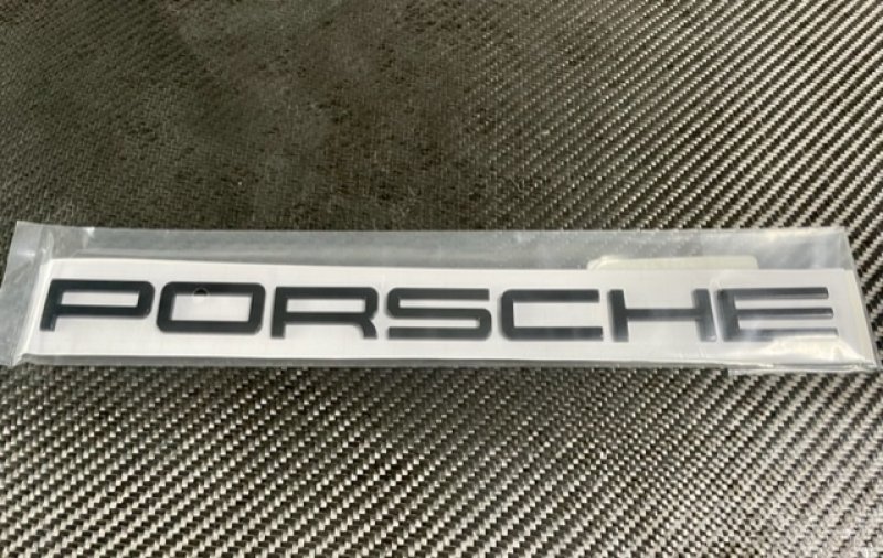 画像1: ポルシェ◆PORSCHE リアハッチ トランク用エンブレム/ブラック/レッド/カイエン/マカン/ケイマン/カレラ/911/ボクスター/パナメーラ/タイカン/718/996/997/986/987/991/992/950/951/970/971/交換簡単 (1)