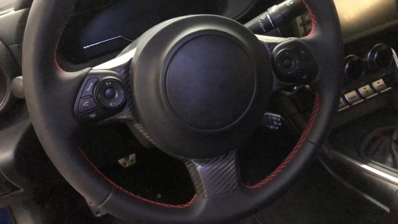画像2: ドライカーボン◆2022年〜トヨタ GR86/スバル BRZ用 カーボンステアリングパネル/ハンドルカバー/貼り付け仕様/GT86/STi/DRYCARBN (2)