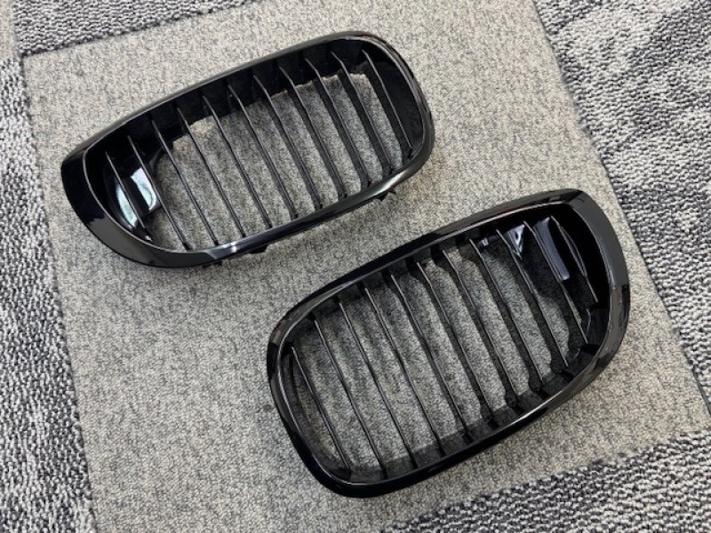 画像1: ◆BMW E46 3シリーズ 後期クーペ、カブリオレ用 ブラックキドニーグリルセット/センターグリル/ブラックグリル/320/335/E46M3/M3/クロスカーボン (1)