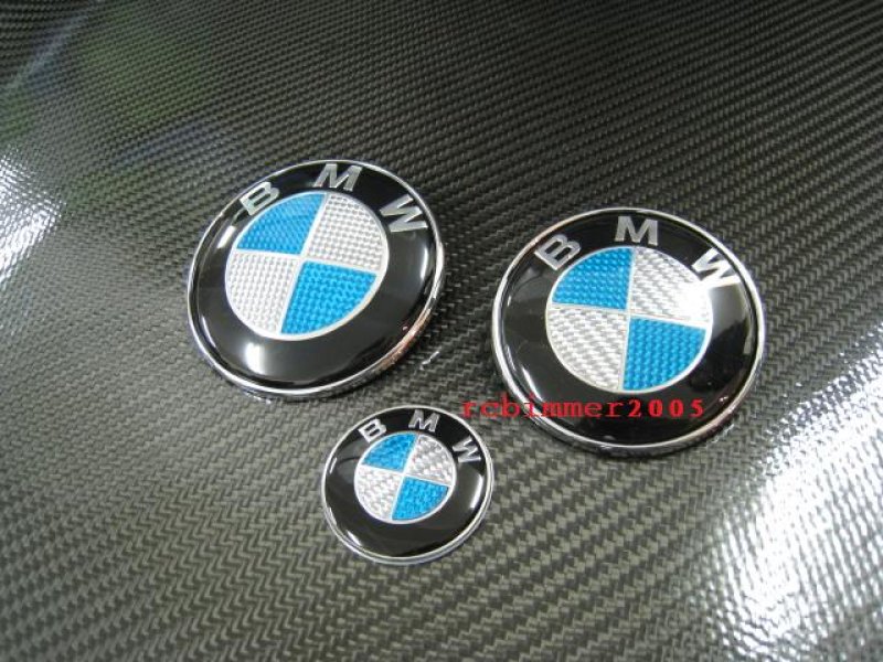 画像1: BMW 多車種対応ブルー/シルバーリアルカーボンエンブレムセット (1)