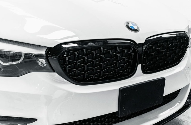 BMW G30 G31 5シリーズ用新型 ダイアモンドデザイン 艶黒オールブラックキドニーグリルセット/センターグリル/ラジエターグリル