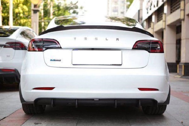 Tesla model3用　トランクスポイラー　テスラ　モデル3 ウイング　新品